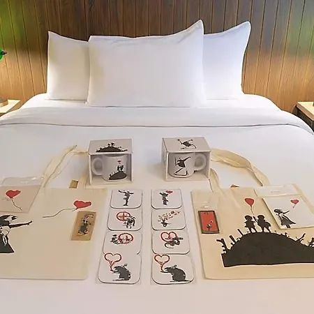 Walled Off Hotell 2*