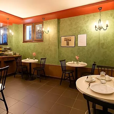 Hotell Walled Off